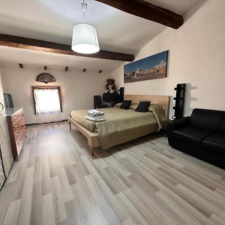 Karivi - Poma Hotell Florens Exteriör bild