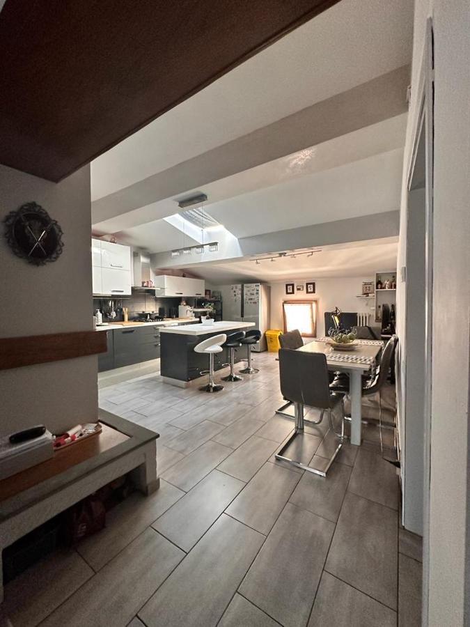 Karivi - Poma Hotell Florens Exteriör bild