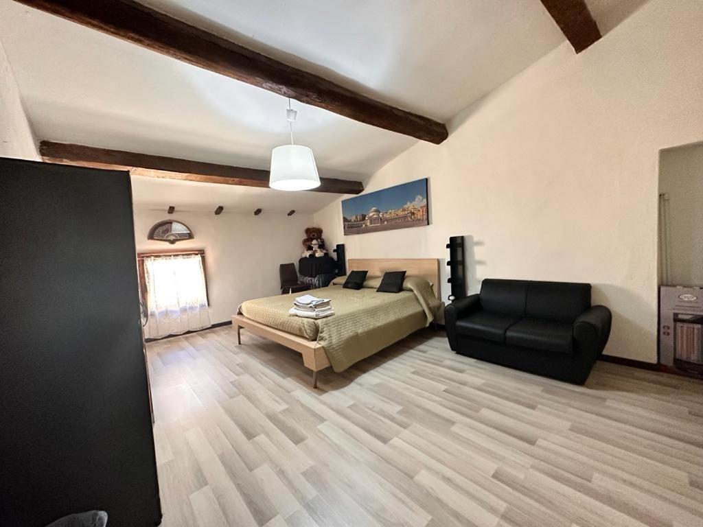 Karivi - Poma Hotell Florens Exteriör bild