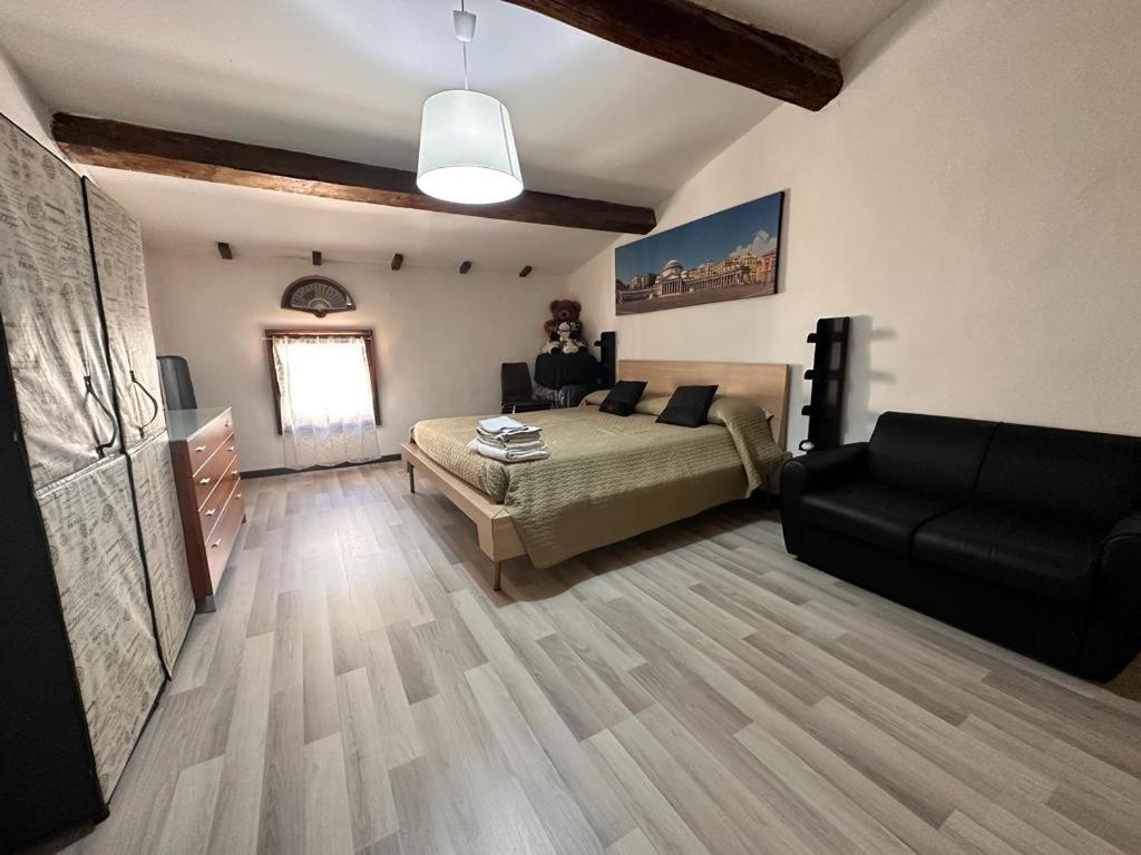 Karivi - Poma Hotell Florens Exteriör bild