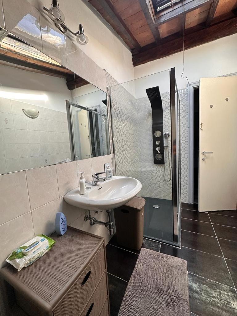 Karivi - Poma Hotell Florens Exteriör bild